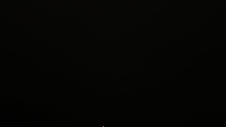 Dieses Bild zeigt eine Webcam-Aufnahme vom Achertal, aufgenommen am Freitag, den 28.11.2025 um 23:30 Uhr. Die Temperatur betrug 3.2°C.