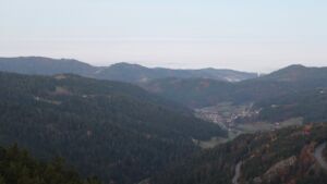 Dieses Bild zeigt eine Webcam-Aufnahme vom Achertal, aufgenommen am Montag, den 10.11.2025 um 07:10 Uhr. Die Temperatur betrug 3.3°C.