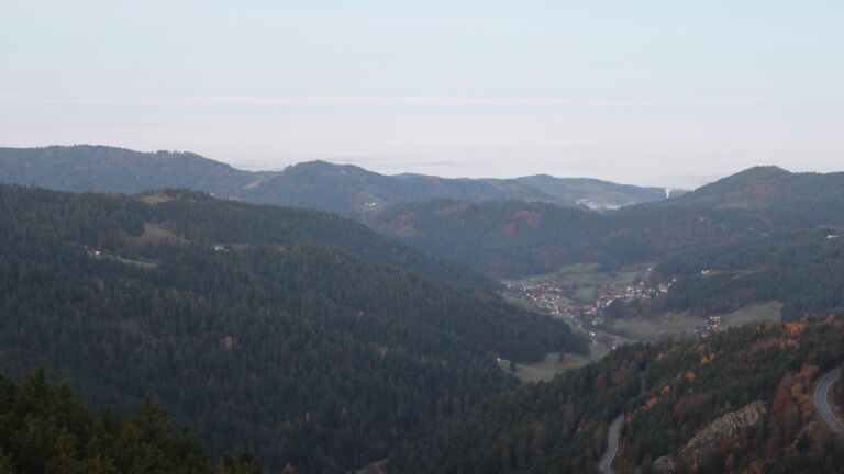 Dieses Bild zeigt eine Webcam-Aufnahme vom Achertal, aufgenommen am Montag, den 10.11.2025 um 07:10 Uhr. Die Temperatur betrug 3.3°C.