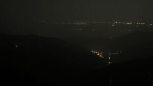 Dieses Bild zeigt eine Webcam-Aufnahme vom Achertal, aufgenommen am Freitag, den 10.04.2026 um 05:10 Uhr. Die Temperatur betrug 7.4°C.