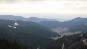 Dieses Bild zeigt eine Webcam-Aufnahme vom Achertal, aufgenommen am Sonntag, den 01.02.2026 um 16:20 Uhr. Die Temperatur betrug 3.3°C.