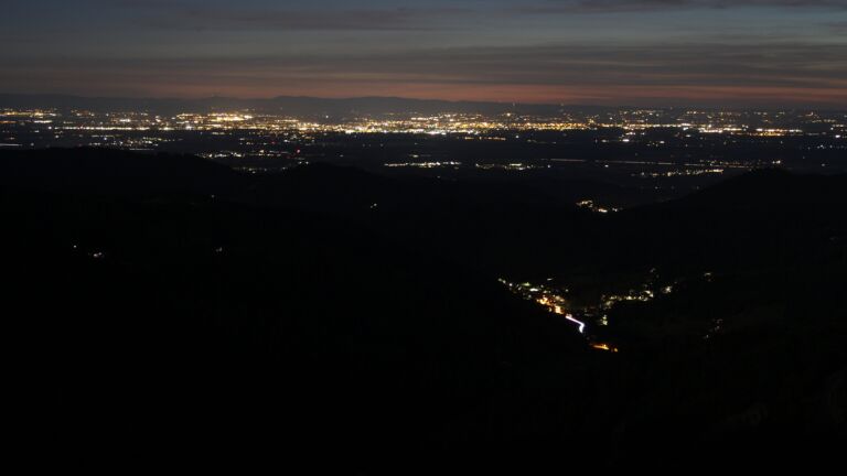 Dieses Bild zeigt eine Webcam-Aufnahme vom Achertal, aufgenommen am Samstag, den 06.09.2025 um 21:20 Uhr. Die Temperatur betrug 12.5°C.