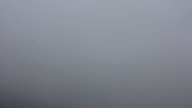 Dieses Bild zeigt eine Webcam-Aufnahme vom Achertal, aufgenommen am Sonntag, den 30.11.2025 um 13:00 Uhr. Die Temperatur betrug 2.4°C.