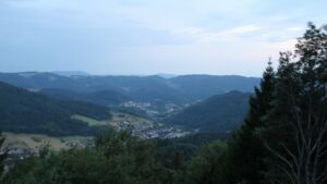 Dieses Bild zeigt eine Webcam-Aufnahme vom Achertal, aufgenommen am Montag, den 03.08.2026 um 21:20 Uhr. Die Temperatur betrug 29.2°C.