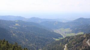 Dieses Bild zeigt eine Webcam-Aufnahme vom Achertal, aufgenommen am Freitag, den 17.04.2026 um 16:00 Uhr. Die Temperatur betrug 16.9°C.