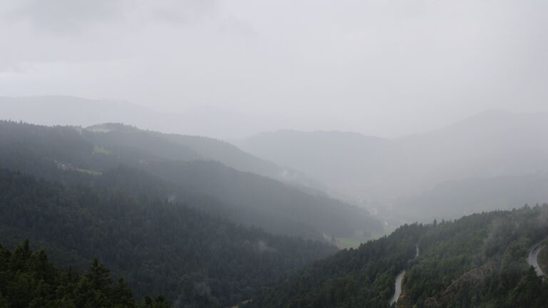Dieses Bild zeigt eine Webcam-Aufnahme vom Achertal, aufgenommen am Freitag, den 01.08.2025 um 15:20 Uhr. Die Temperatur betrug 10.6°C.