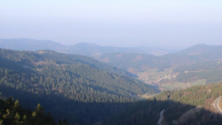 Dieses Bild zeigt eine Webcam-Aufnahme vom Achertal, aufgenommen am Sonntag, den 08.03.2026 um 08:20 Uhr. Die Temperatur betrug 10.8°C.