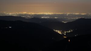 Dieses Bild zeigt eine Webcam-Aufnahme vom Achertal, aufgenommen am Sonntag, den 22.03.2026 um 20:00 Uhr. Die Temperatur betrug 5.4°C.