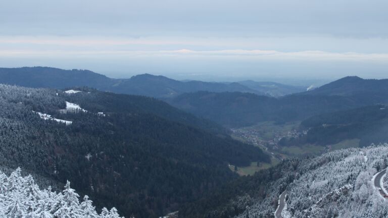 Dieses Bild zeigt eine Webcam-Aufnahme vom Achertal, aufgenommen am Donnerstag, den 27.11.2025 um 08:00 Uhr. Die Temperatur betrug -3.2°C.