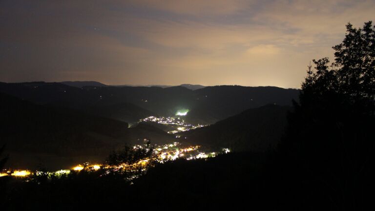 Dieses Bild zeigt eine Webcam-Aufnahme vom Achertal, aufgenommen am Samstag, den 18.07.2026 um 23:10 Uhr. Die Temperatur betrug 18.6°C.
