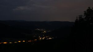 Dieses Bild zeigt eine Webcam-Aufnahme vom Achertal, aufgenommen am Montag, den 03.08.2026 um 05:00 Uhr. Die Temperatur betrug 25.3°C.