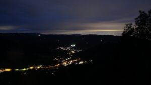Dieses Bild zeigt eine Webcam-Aufnahme vom Achertal, aufgenommen am Freitag, den 09.10.2026 um 19:40 Uhr. Die Temperatur betrug 7.4°C.