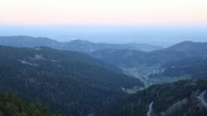 Dieses Bild zeigt eine Webcam-Aufnahme vom Achertal, aufgenommen am Dienstag, den 07.04.2026 um 07:00 Uhr. Die Temperatur betrug 7.2°C.