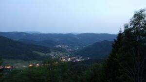 Dieses Bild zeigt eine Webcam-Aufnahme vom Achertal, aufgenommen am Sonntag, den 24.05.2026 um 21:50 Uhr. Die Temperatur betrug 22.2°C.