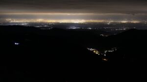 Dieses Bild zeigt eine Webcam-Aufnahme vom Achertal, aufgenommen am Donnerstag, den 27.11.2025 um 03:30 Uhr. Die Temperatur betrug -2.6°C.