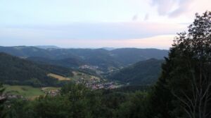 Dieses Bild zeigt eine Webcam-Aufnahme vom Achertal, aufgenommen am Sonntag, den 14.06.2026 um 21:40 Uhr. Die Temperatur betrug 14.2°C.