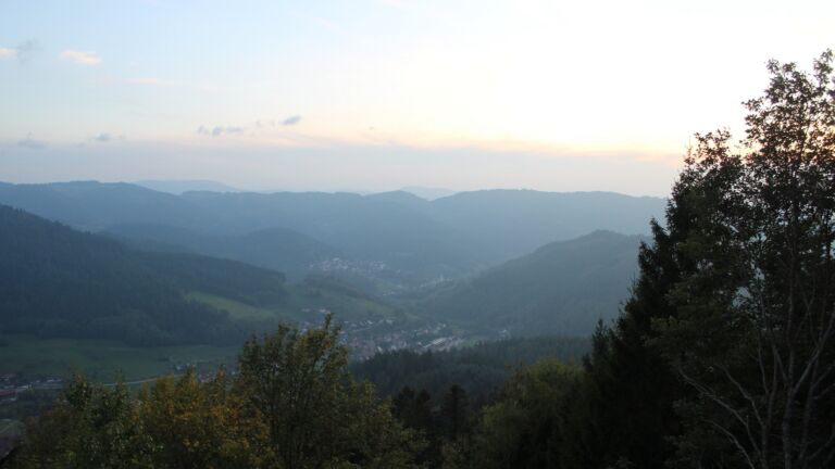 Dieses Bild zeigt eine Webcam-Aufnahme vom Achertal, aufgenommen am Montag, den 19.10.2026 um 18:30 Uhr. Die Temperatur betrug 11.1°C.