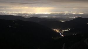 Dieses Bild zeigt eine Webcam-Aufnahme vom Achertal, aufgenommen am Samstag, den 28.02.2026 um 20:00 Uhr. Die Temperatur betrug 3.4°C.