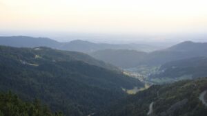 Dieses Bild zeigt eine Webcam-Aufnahme vom Achertal, aufgenommen am Mittwoch, den 02.07.2025 um 20:40 Uhr. Die Temperatur betrug 27.8°C.