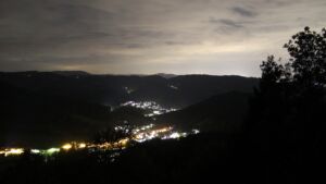 Dieses Bild zeigt eine Webcam-Aufnahme vom Achertal, aufgenommen am Mittwoch, den 16.09.2026 um 22:00 Uhr. Die Temperatur betrug 12.9°C.