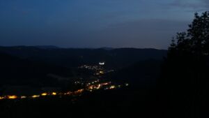 Dieses Bild zeigt eine Webcam-Aufnahme vom Achertal, aufgenommen am Samstag, den 20.06.2026 um 22:40 Uhr. Die Temperatur betrug 26.9°C.