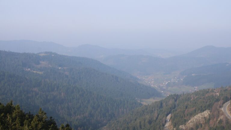 Dieses Bild zeigt eine Webcam-Aufnahme vom Achertal, aufgenommen am Montag, den 09.03.2026 um 09:20 Uhr. Die Temperatur betrug 9.4°C.