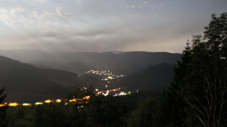 Dieses Bild zeigt eine Webcam-Aufnahme vom Achertal, aufgenommen am Donnerstag, den 02.07.2026 um 02:40 Uhr. Die Temperatur betrug 16.5°C.