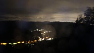 Dieses Bild zeigt eine Webcam-Aufnahme vom Achertal, aufgenommen am Donnerstag, den 08.10.2026 um 03:30 Uhr. Die Temperatur betrug 13.1°C.