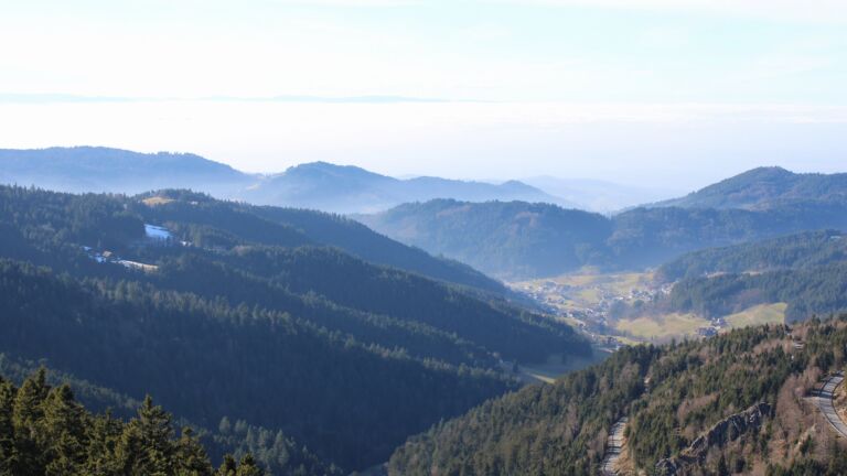 Dieses Bild zeigt eine Webcam-Aufnahme vom Achertal, aufgenommen am Donnerstag, den 05.02.2026 um 14:50 Uhr. Die Temperatur betrug 9.3°C.