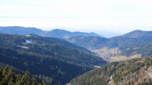 Dieses Bild zeigt eine Webcam-Aufnahme vom Achertal, aufgenommen am Donnerstag, den 05.02.2026 um 13:10 Uhr. Die Temperatur betrug 6.8°C.