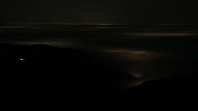 Dieses Bild zeigt eine Webcam-Aufnahme vom Achertal, aufgenommen am Montag, den 19.01.2026 um 01:00 Uhr. Die Temperatur betrug 4.6°C.