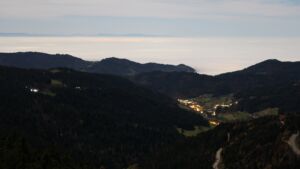 Dieses Bild zeigt eine Webcam-Aufnahme vom Achertal, aufgenommen am Freitag, den 07.11.2025 um 04:00 Uhr. Die Temperatur betrug 8.3°C.