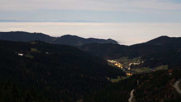 Dieses Bild zeigt eine Webcam-Aufnahme vom Achertal, aufgenommen am Freitag, den 07.11.2025 um 04:00 Uhr. Die Temperatur betrug 8.3°C.