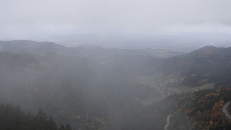 Dieses Bild zeigt eine Webcam-Aufnahme vom Achertal, aufgenommen am Freitag, den 24.10.2025 um 11:40 Uhr. Die Temperatur betrug 0.9°C.
