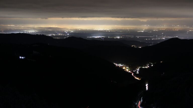 Dieses Bild zeigt eine Webcam-Aufnahme vom Achertal, aufgenommen am Donnerstag, den 27.11.2025 um 06:10 Uhr. Die Temperatur betrug -3.3°C.