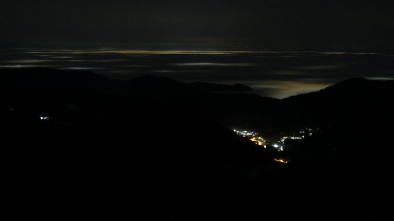 Dieses Bild zeigt eine Webcam-Aufnahme vom Achertal, aufgenommen am Mittwoch, den 21.01.2026 um 03:30 Uhr. Die Temperatur betrug 6°C.