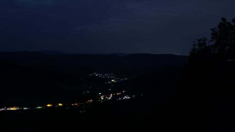 Dieses Bild zeigt eine Webcam-Aufnahme vom Achertal, aufgenommen am Montag, den 03.08.2026 um 04:50 Uhr. Die Temperatur betrug 25.1°C.