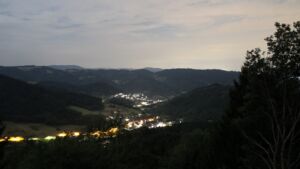 Dieses Bild zeigt eine Webcam-Aufnahme vom Achertal, aufgenommen am Mittwoch, den 05.08.2026 um 04:20 Uhr. Die Temperatur betrug 20.8°C.