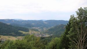 Dieses Bild zeigt eine Webcam-Aufnahme vom Achertal, aufgenommen am Samstag, den 15.08.2026 um 10:00 Uhr. Die Temperatur betrug 27.9°C.
