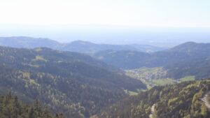 Dieses Bild zeigt eine Webcam-Aufnahme vom Achertal, aufgenommen am Donnerstag, den 23.04.2026 um 17:20 Uhr. Die Temperatur betrug 14.2°C.