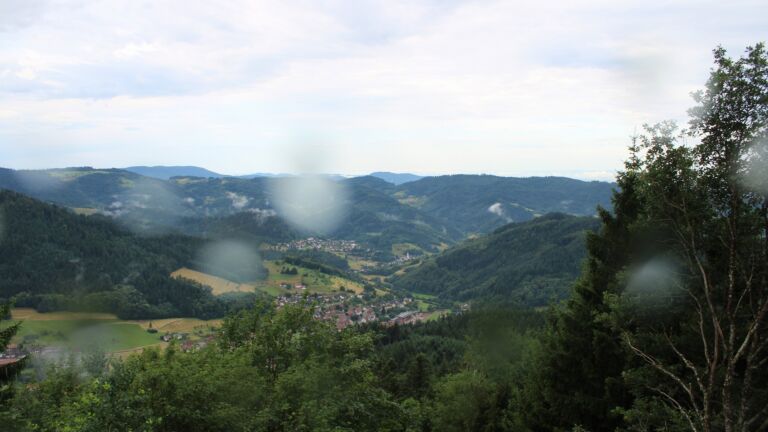 Dieses Bild zeigt eine Webcam-Aufnahme vom Achertal, aufgenommen am Montag, den 29.06.2026 um 08:30 Uhr. Die Temperatur betrug 18.1°C.