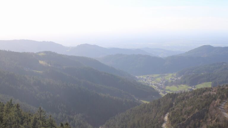 Dieses Bild zeigt eine Webcam-Aufnahme vom Achertal, aufgenommen am Donnerstag, den 12.03.2026 um 16:20 Uhr. Die Temperatur betrug 6.9°C.