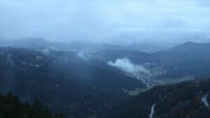 Dieses Bild zeigt eine Webcam-Aufnahme vom Achertal, aufgenommen am Sonntag, den 02.11.2025 um 07:10 Uhr. Die Temperatur betrug 5.9°C.