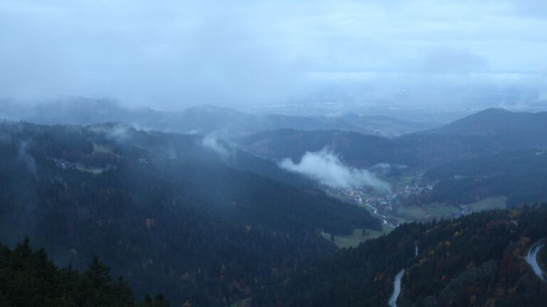 Dieses Bild zeigt eine Webcam-Aufnahme vom Achertal, aufgenommen am Sonntag, den 02.11.2025 um 07:10 Uhr. Die Temperatur betrug 5.9°C.