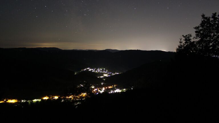 Dieses Bild zeigt eine Webcam-Aufnahme vom Achertal, aufgenommen am Mittwoch, den 22.07.2026 um 02:00 Uhr. Die Temperatur betrug 14.6°C.