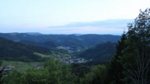 Dieses Bild zeigt eine Webcam-Aufnahme vom Achertal, aufgenommen am Sonntag, den 17.05.2026 um 21:10 Uhr. Die Temperatur betrug 11.2°C.