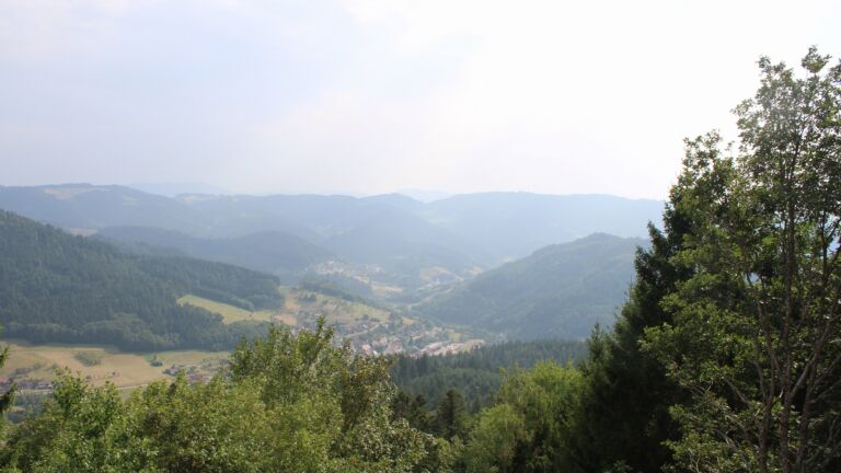 Dieses Bild zeigt eine Webcam-Aufnahme vom Achertal, aufgenommen am Freitag, den 31.07.2026 um 17:30 Uhr. Die Temperatur betrug 31.6°C.