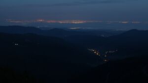 Dieses Bild zeigt eine Webcam-Aufnahme vom Achertal, aufgenommen am Freitag, den 08.05.2026 um 05:00 Uhr. Die Temperatur betrug 4.9°C.