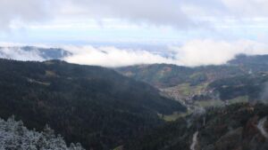 Dieses Bild zeigt eine Webcam-Aufnahme vom Achertal, aufgenommen am Montag, den 17.11.2025 um 11:20 Uhr. Die Temperatur betrug -1.8°C.