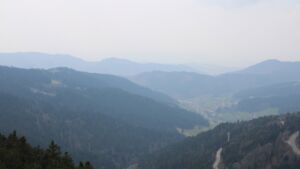 Dieses Bild zeigt eine Webcam-Aufnahme vom Achertal, aufgenommen am Samstag, den 21.03.2026 um 13:50 Uhr. Die Temperatur betrug 5.7°C.